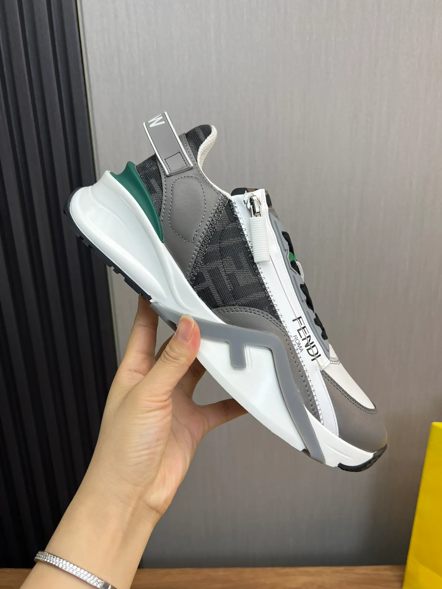 Men's men's shoes💰520💰 Fendi [Fendi] hot style is on the market🔥Fashionable casual men's shoes🔱Made of original brand fly knit fabric. Original cowhide + breathable mesh lining + sheepskin feet. Perfect shape and top quality, you deserve it🔜Original rubber outsole, ultra-light, non-slip and wear-resistant👣 Standard size 38-44
